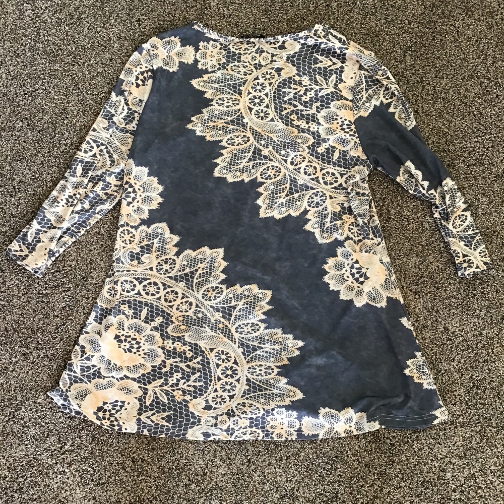 Lily by Firmiana Gray 3/4 Sleeve Tunic Sz: 1X - Picture 7 of 7